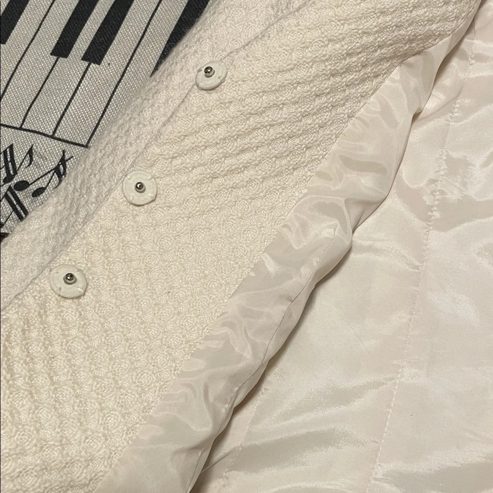 Tahari Ivory Peak Lapel Textured Hidden Button Snap Blazer - Picture 10 of 13